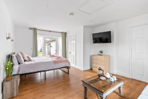 Number 1 Lytton Tree Lodge